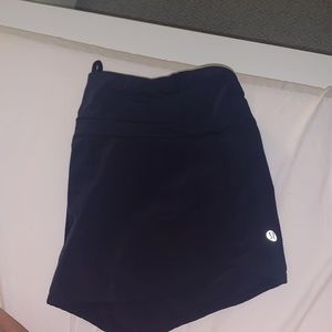 LIKE NEW lulu running short